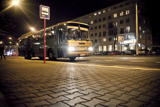 Marzyciel - złoty autobus Pawła Althamera / fot. openartprojects.org