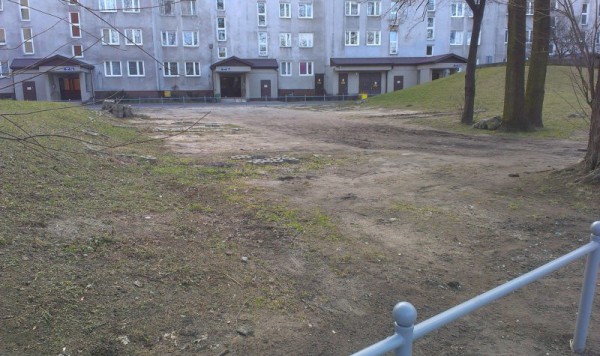 Tu mieszkańcy Orłowskiej do niedawna parkowali swoje samochody / fot. targowek.info